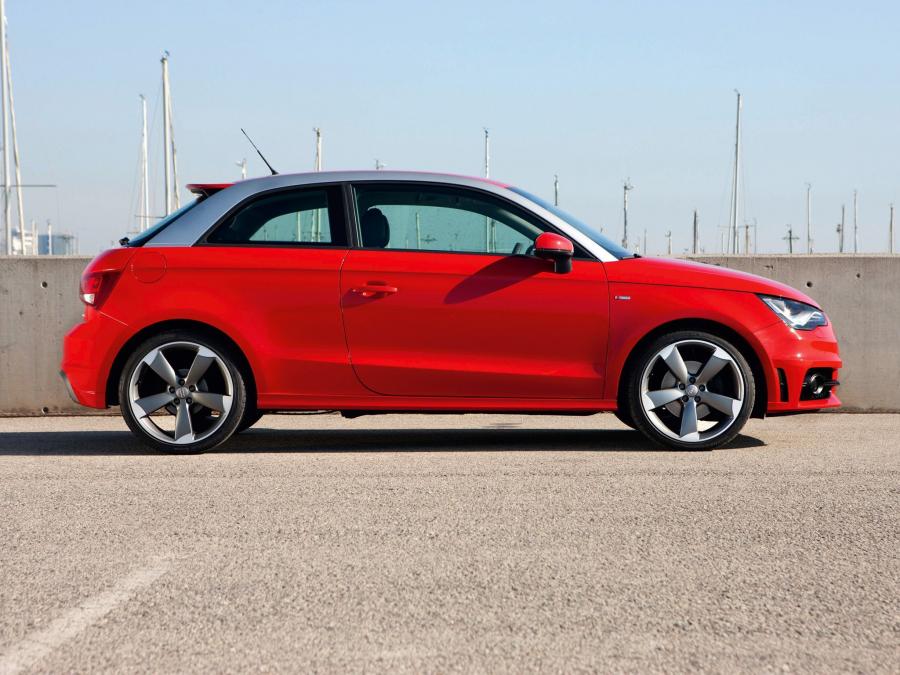  Audi A1 TFSI S-Line 2010 года  (фото 25 из 30)